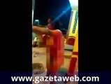 Mulher nua e bêbada agride policiais, apanha no rosto e é detida