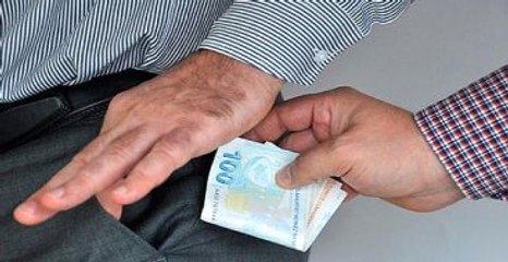 Türkiye'deki Çarpıcı Yolsuzluk Araştırması, Siyasi Partiler Ne Kadar Etkileniyor