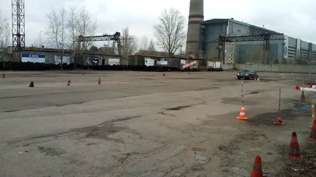 Курсы контраварийного вождения в Киеве (Разворот на 180 передний привод) carbon.co.ua