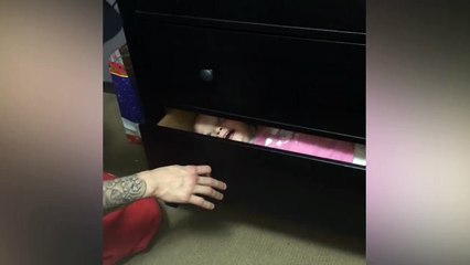 Elle a trouvé la meilleure planque pour jouer à cache-cache avec papa