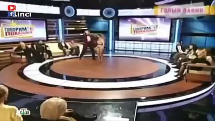 Canli yayinda soyunan rus Kız Sunucu
