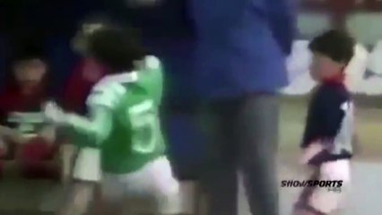 Le premier but filmé de Lionel Messi à seulement 8 ans et du milieu du terrain !
