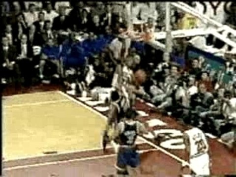 Nba - scottie pippen gives ewing the facial