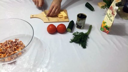 Салат из копченой курицы. С копченой курицей это тема!