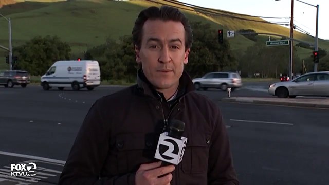 Ce reporter frôle un accident de voiture de très près