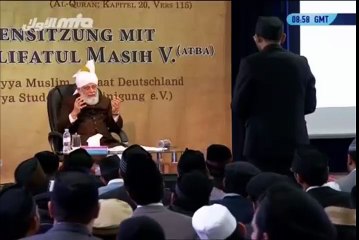 147آجکل ماہرینِ اقتصادیات اس نظام پرتنقیدکرتے ہیں کہ امیرغریب کو اپنی آمدنی میں سے دے،اِس بارہ میں اسلام کیاکہتاہے؟