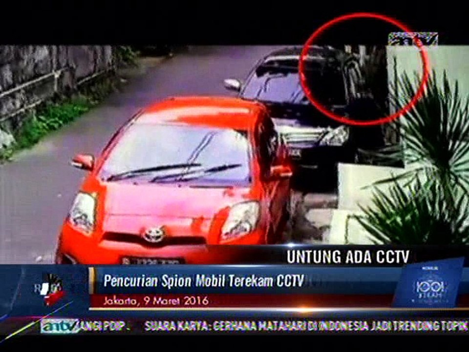 Pencuri Spion Mobil Terekam CCTV
