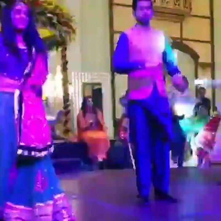 Maya Ali Pakistani TV Actress Dancing in a Wedding