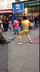 Vidéo   Ce danseur met une grosse ambiance dans les rues de Brighton | Glamour