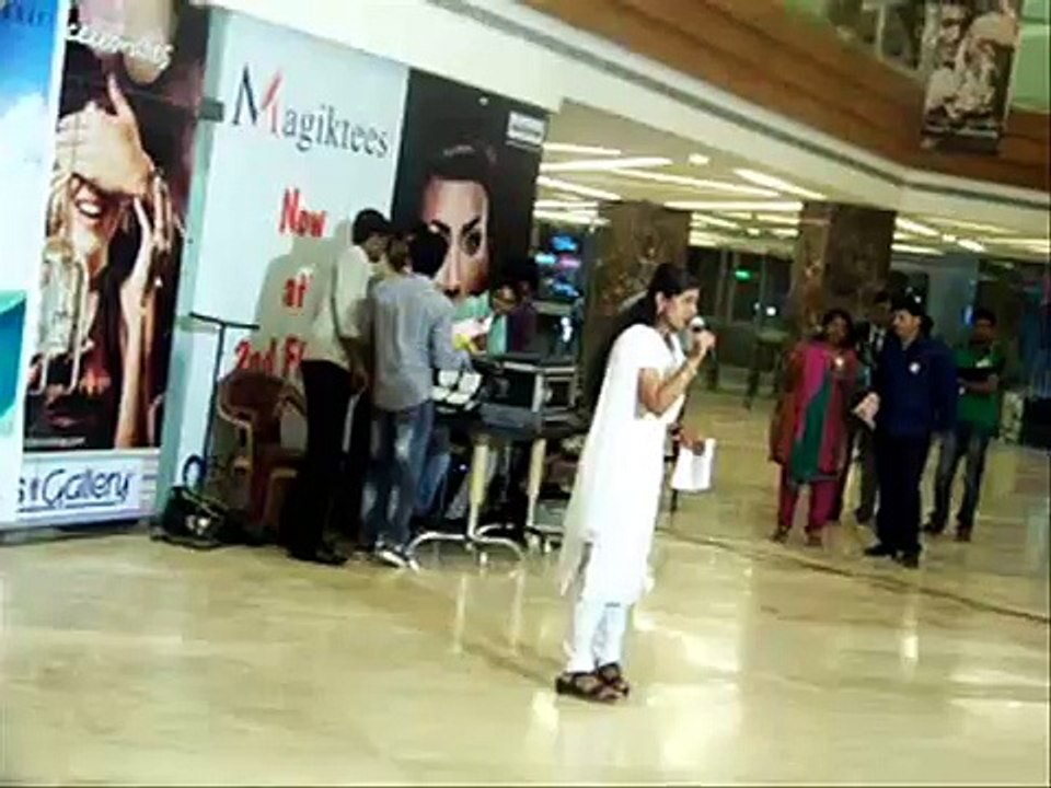 Malarodu malaringu Performed By Singer Chitra Mahalingam