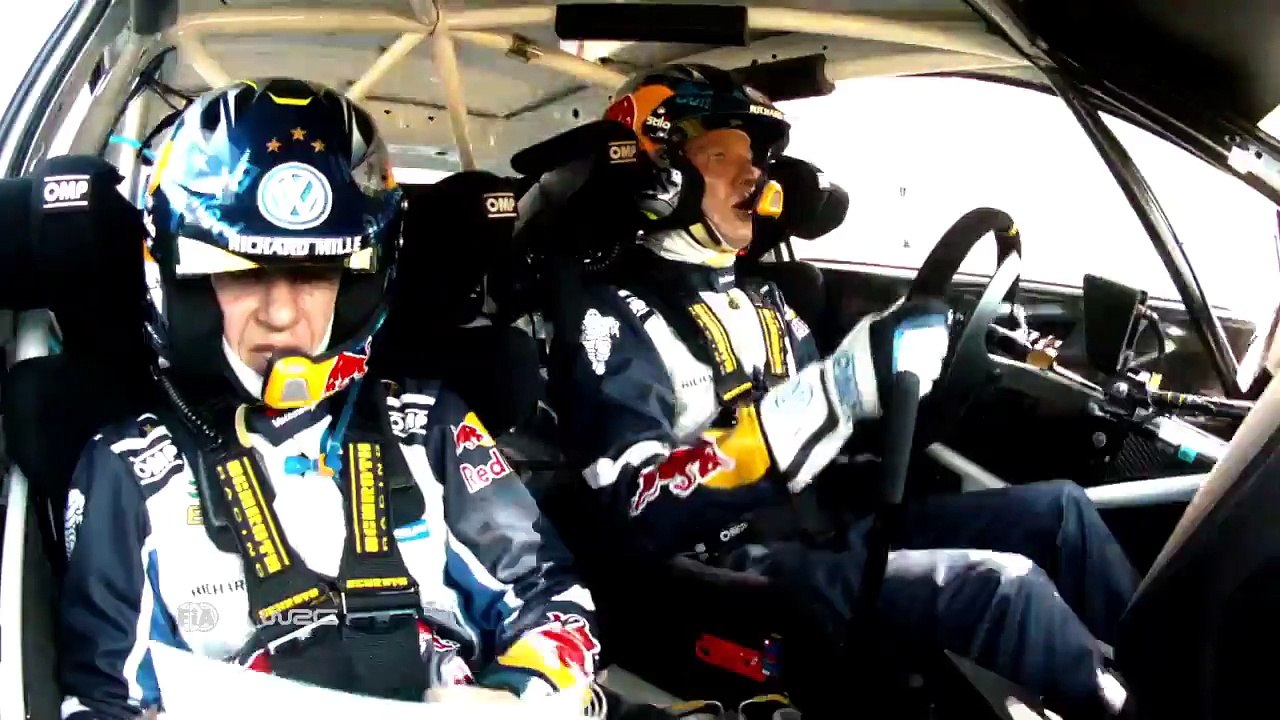 Sébastien Ogier évite des vaches de justesse !