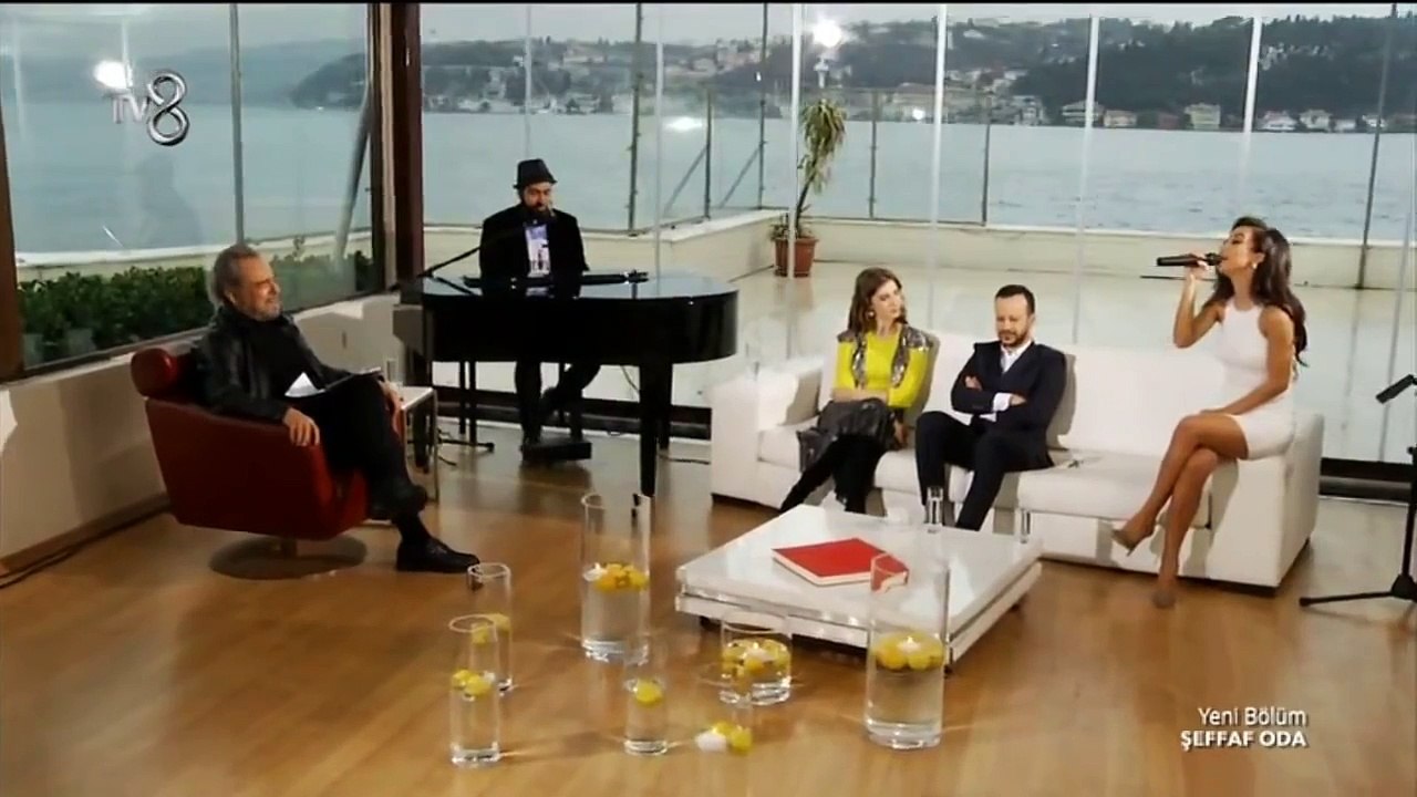 Tuğba Yurt - Aşk Sanmışız (TV8 Şeffaf Oda)