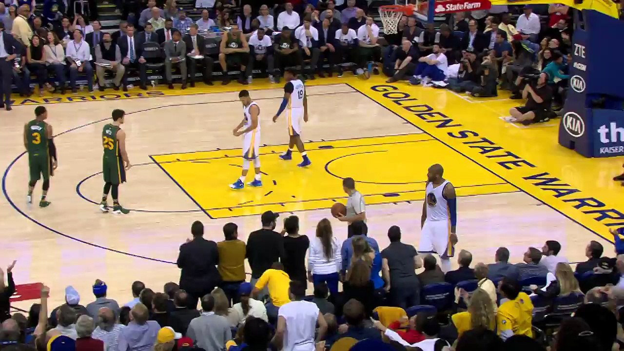 Speights and Barbosa Connect on Buzzer Beating Touchdown