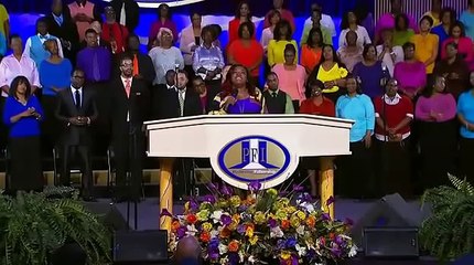 LaTonja Blair Worship at Holy Convocation 2014