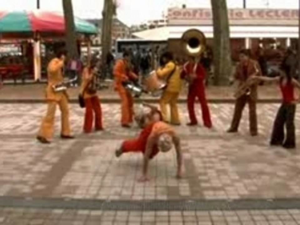 LES TRAINE-SAVATES : WALKIN & DANCING