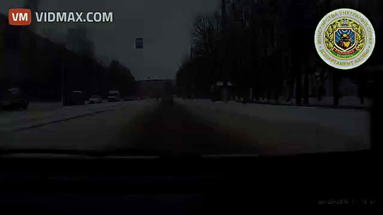 Police officer in Belarus risks his own life saving a kid
