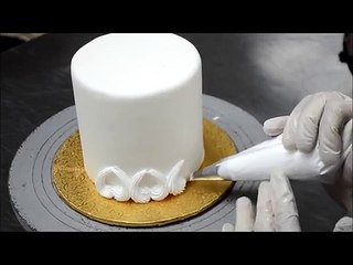 Designing a cake out with buttercream   Easy Cake Decorating Ideas