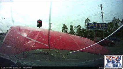 This is how a Prius Destroys a 575 HP Holden HSV