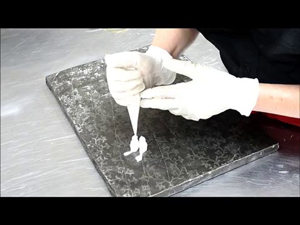 Fancy Piping Decoration - Decorating Cake with Piping