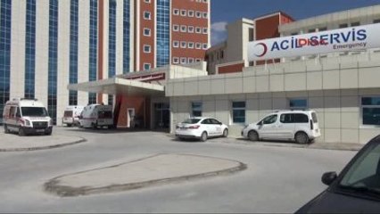 Sivas - Okul Servisi, Cezaevi Servis Aracıyla Çarpıştı: 13 Yaralı
