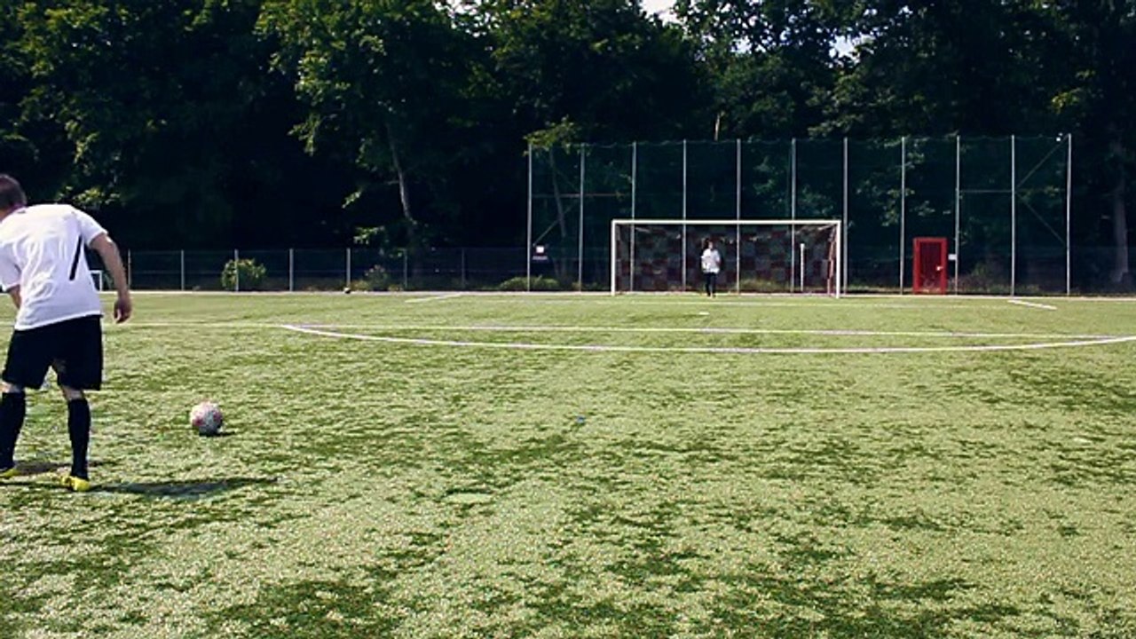 Best Free Kicks Montage - Vol.25 - Ronaldo vs. Messi Shots - freekickerz