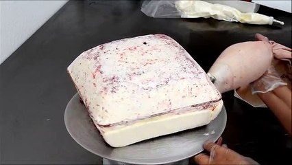 How to frost a cake with butter cream icing
