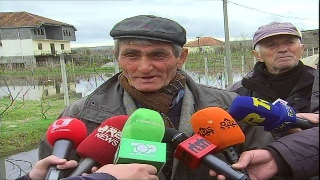 Oboti i mbuluar nga uji, banorët të paralizuar - Top Channel Albania - News - Lajme