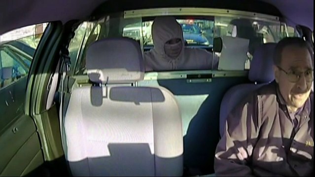 Un policier gère un braquage à main armée avec une facilité déconcertante