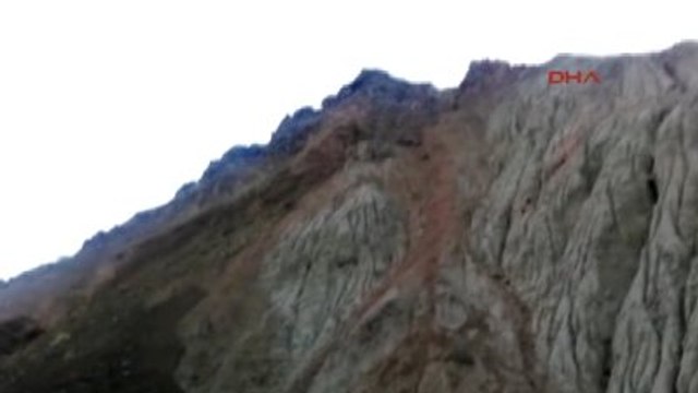 Elazığ Hasta Taşıyan Ambulans Heyelan Nedeniyle Mahsur Kaldı