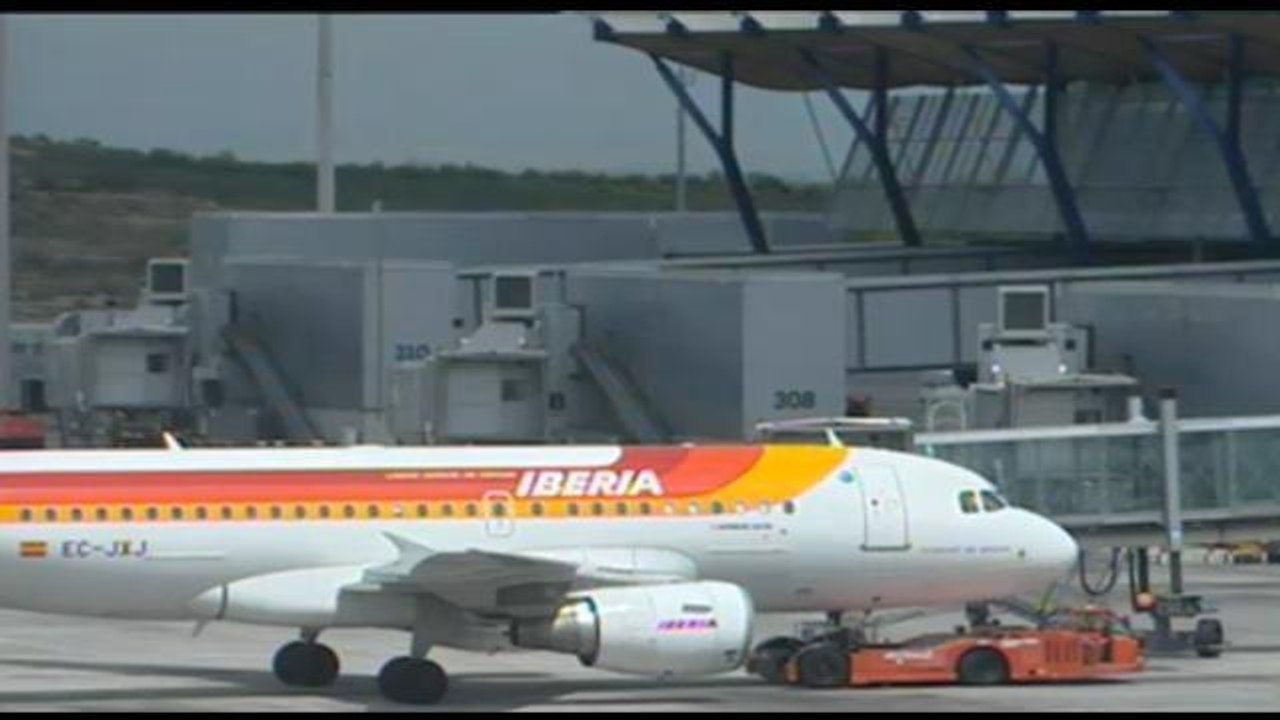 Iberia celebra 70 años de vuelos comerciales con muestra de fotos en Chile.-