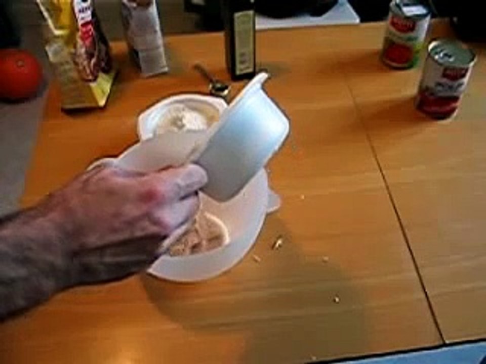 Impasto Pizza #2 Aggiungere Acqua Tiepida - Sciogliere il Lievito di Birra