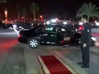 Watch How Saudi King Welcomed PM Nawaz Sharif & Gen Raheel Sharif