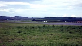 Cessna 402 decolando no aeroporto de Piumhi..MPG