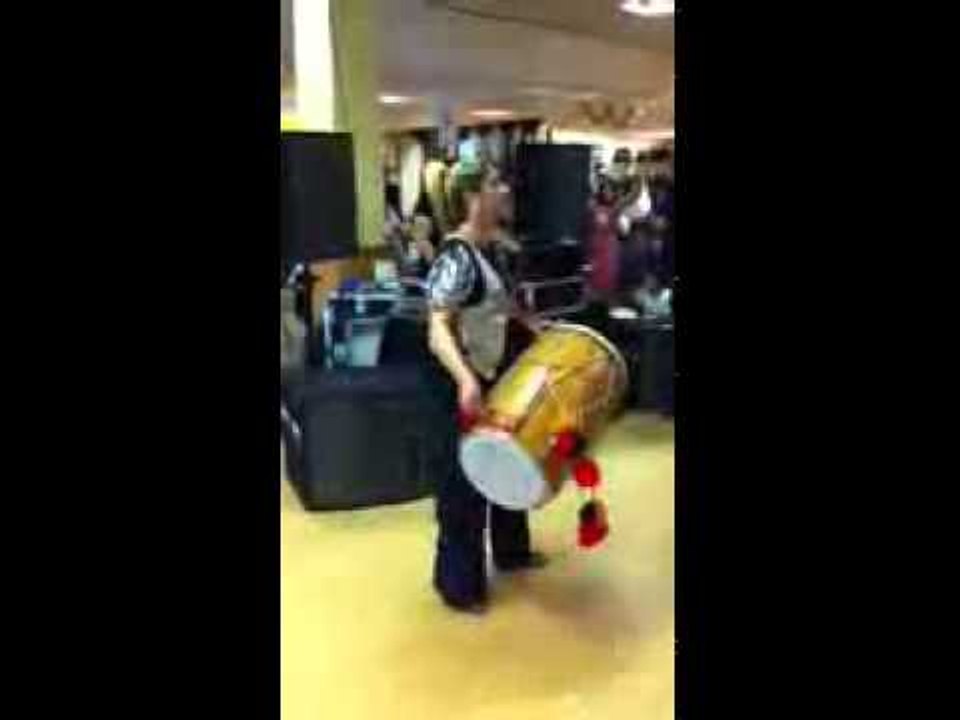 Pakistani Girl In UK Playing Dhool...Watch VIdeo-Top Funny Videos-Top Prank Videos-Top Vines Videos-Viral Video-Funny Fails