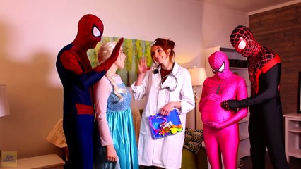 گلابی Spidergirl حل حاملہ & بمقابلہ جوکر رکن کی نمائندہ! حقیقی زندگی میں Spiderbaby & منجمد یلسا سپر ہیرو تفریح