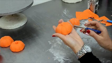 Making pumpkins out of Sugar tutorial video
