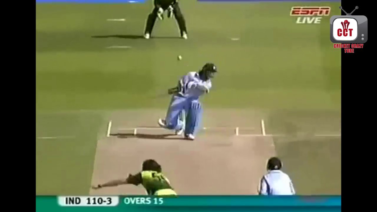 Dhoni vs Umar Gul. Dangerous bowling by Umar