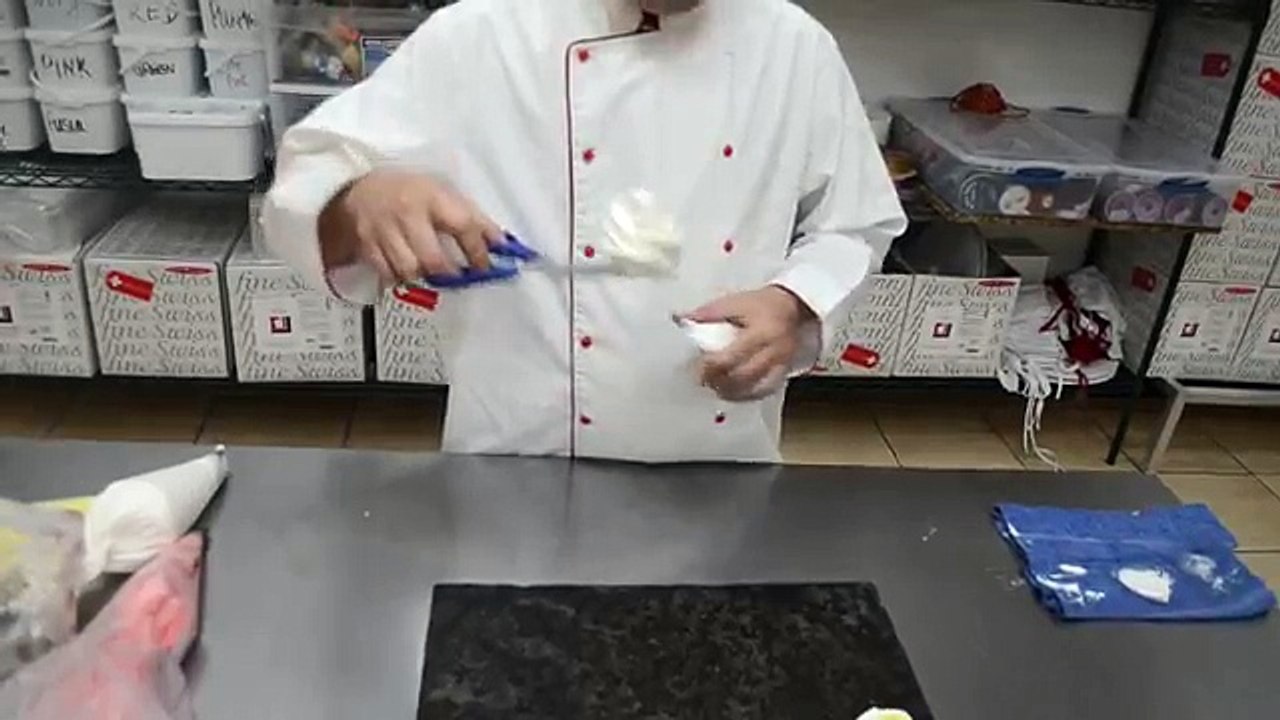 Whipped cream flowers instructions - decorations on cakes