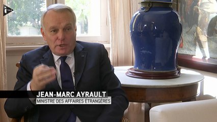 Ayrault: Merkel a "moralement et politiquement raison" sur les réfugiés