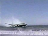 Aterrizaje de avion en playa - Impresionante!