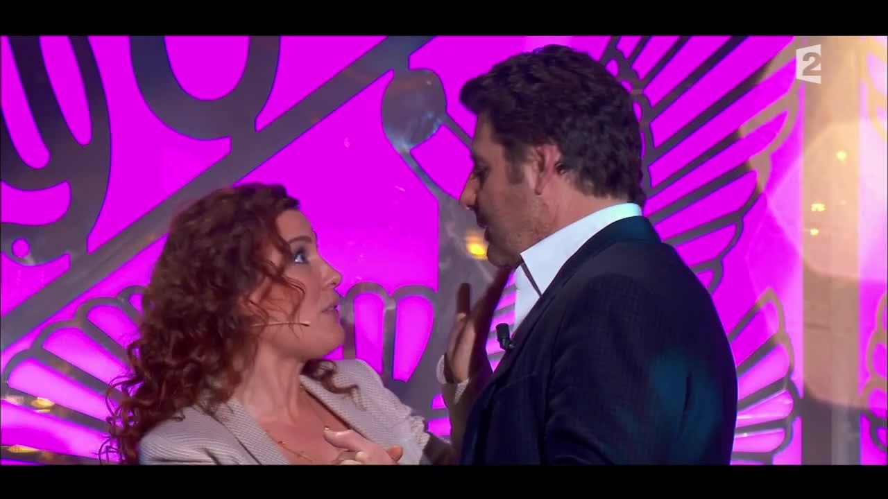 Philippe Lellouche danse un slow avec Noémie de Lattre - Folie Passagère 09/03/2016