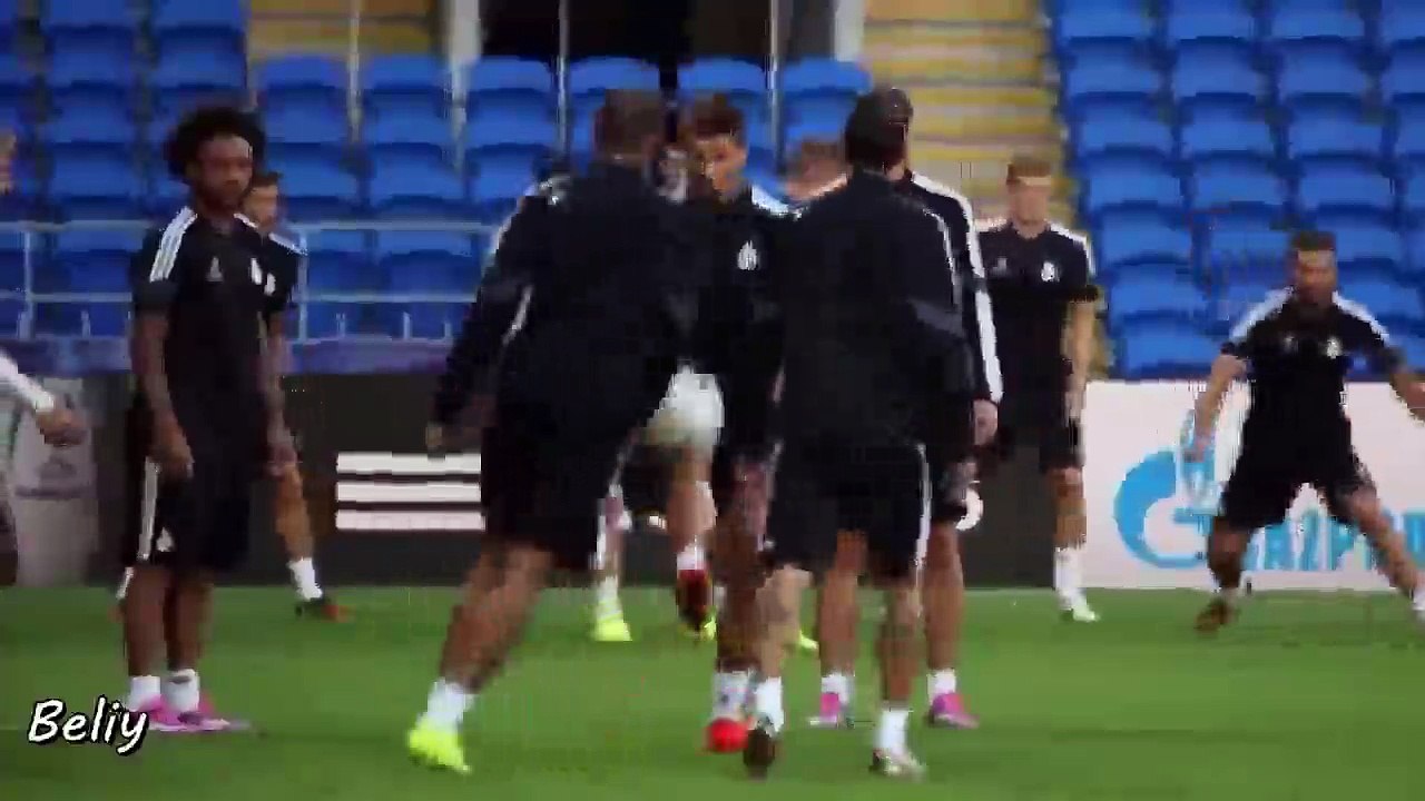 Lionel Messi vs Cristiano Ronaldo - Crazy Traning Skills HD -