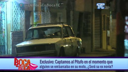 Captamos al “Pitufo” en el momento que alguien se embarcaba en su moto, ¿Será su ex novia?