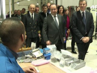 Loi Travail: Hollande promet "des corrections"