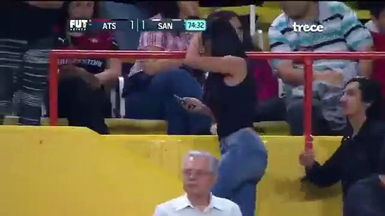 When fans are more attractive than football #OMG - V