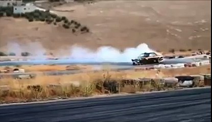 Alguém muito louco decidiu colocar um motor 2JZ neste Mercedes!