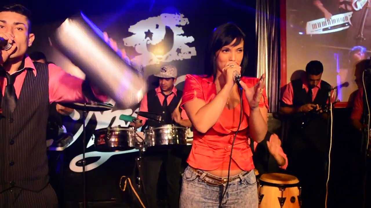 Majo y la del 13, Naci para quererte, Azabache.