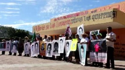 Pintan Casa Guerrero y queman oficinas de la SEP