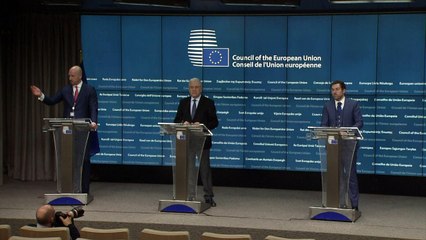 EU 'must take 6,000 refugees a month from Greece, Italy'