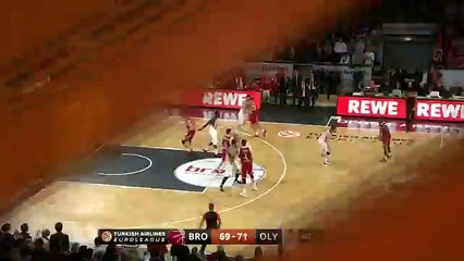 Gecenin oyunu: Janis Strelnieks, Brose Baskets Bamberg